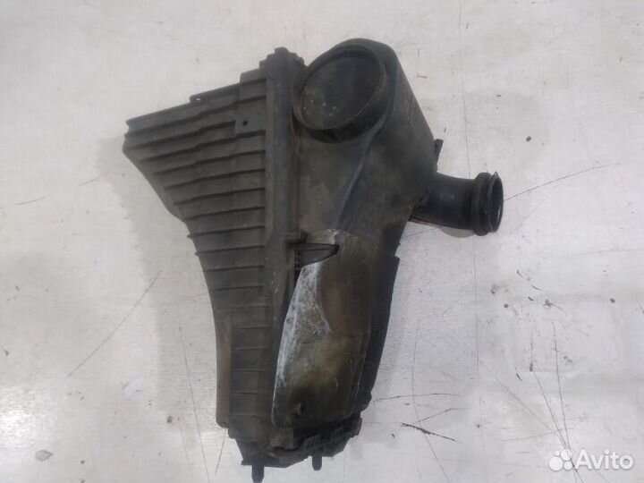 Корпус воздушного фильтра передний левый Porsche