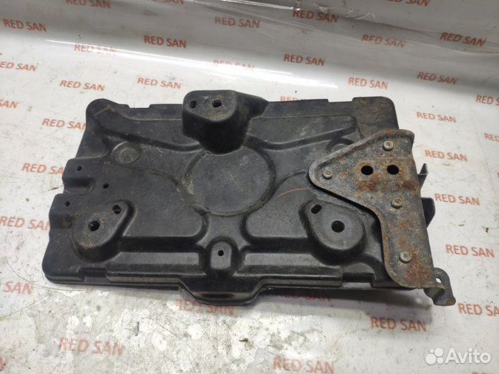 Крепление аккумулятора Mitsubishi Pajero 3 V78W