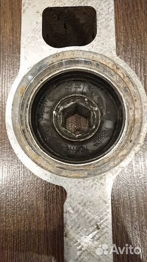 Опорные кронштейны VAG 1K0199231J и 1K0199232J