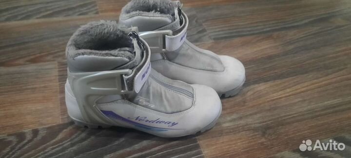 Лыжные ботинки