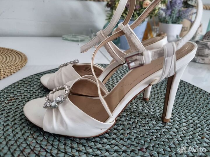 Босоножки белые Aldo 36