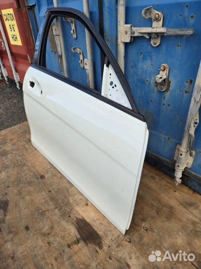 Дверь боковая передняя правая Mercedes C-Class