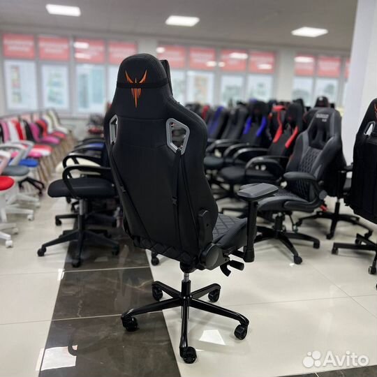 Игровое кресло Viking Knight Titan (цвета)