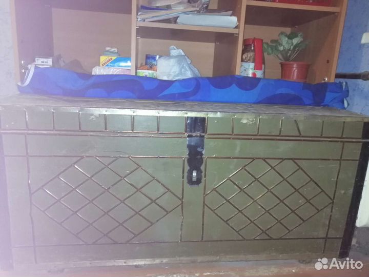 Сундук деревянный