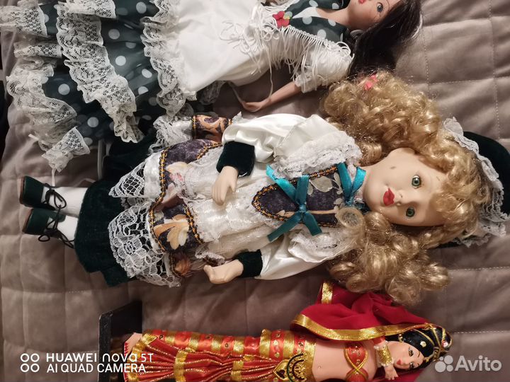 Кукла фарфоровая