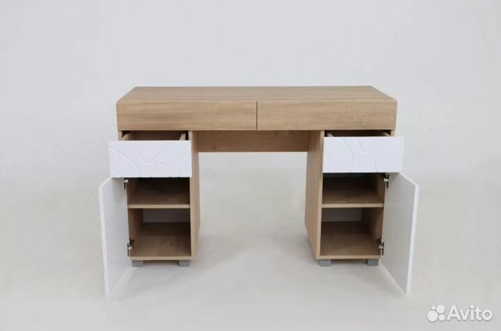 Письменный стол
