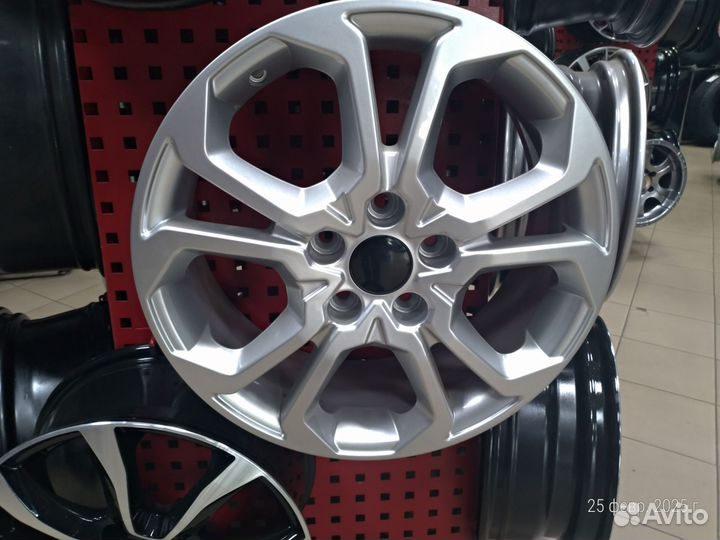 Новые литые диски r17 5x114.3