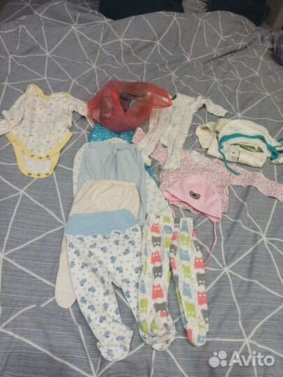 Отдам небольшой пакетик вещей, бутылочки, ниблеры