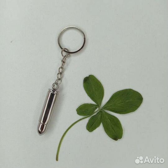 Брелок мужской с пятилистным клевером