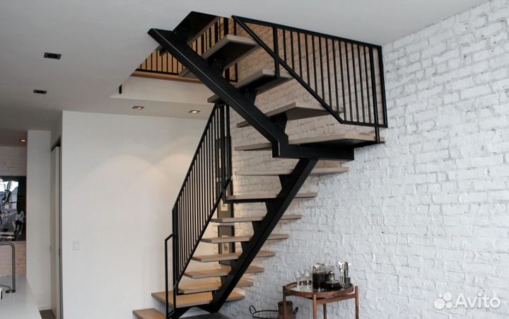 Лестница в дом или квартиру