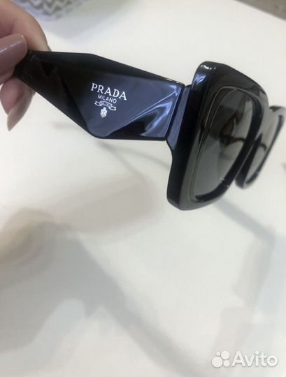 Солнечные очки prada
