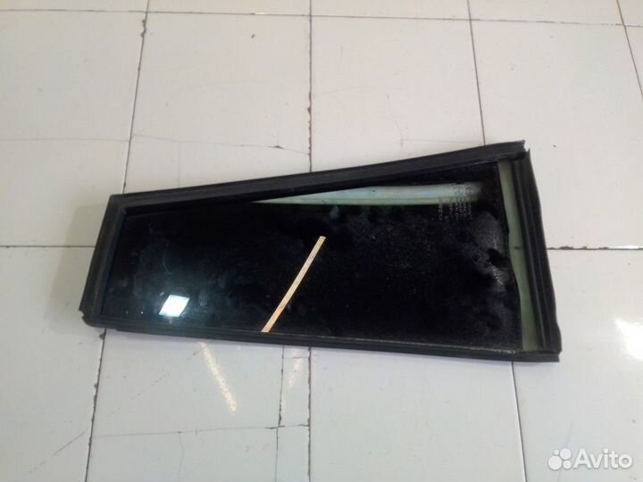 Стекло двери заднее правое глухое