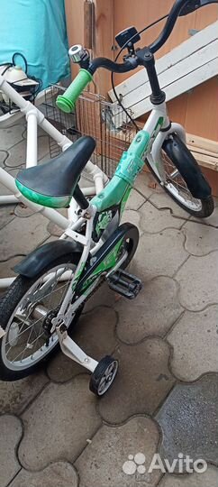 Детский велосипед, с дополнительными колесами