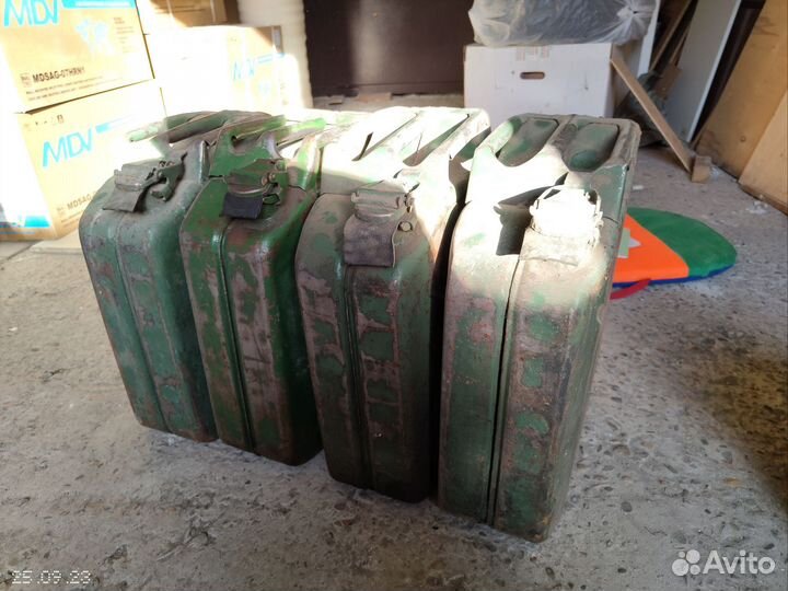 Канистры металлические 20 литров
