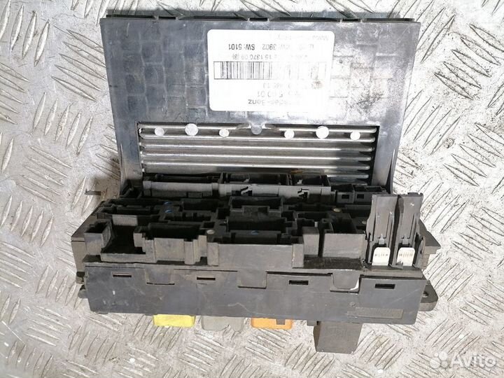 Блок предохранителей салонный C 203