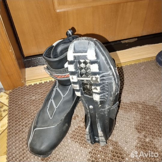 Лыжные ботинки коньковые spine