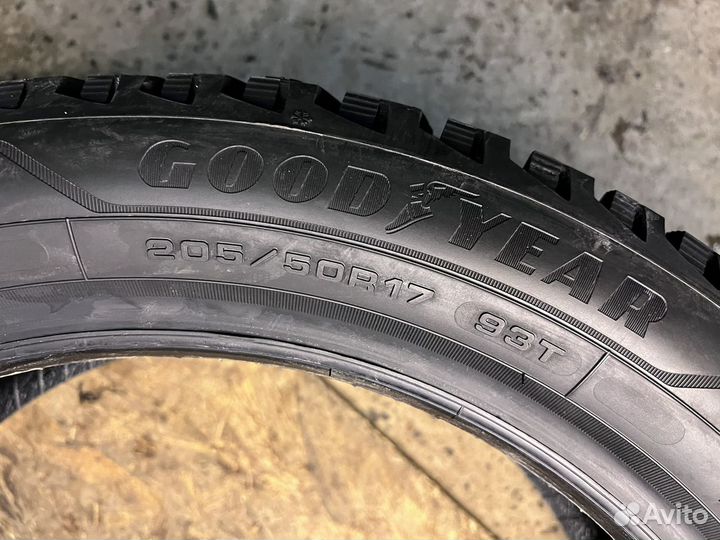 Goodyear Ultra Grip Ice Arctic 2 205/50 R17