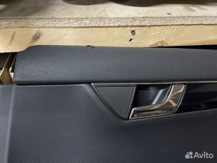 Обшивка боковой двери задняя правая Mercedes-Benz