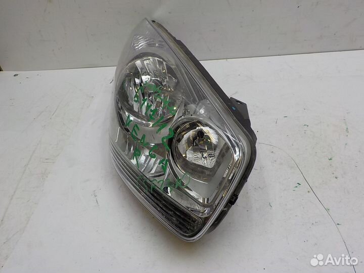 Фара правая Kia Venga 2010
