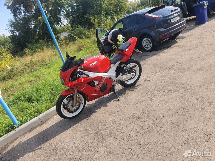 Yamaha FRZ400RR