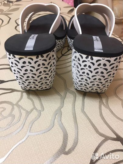 Шлепанцы женские 36