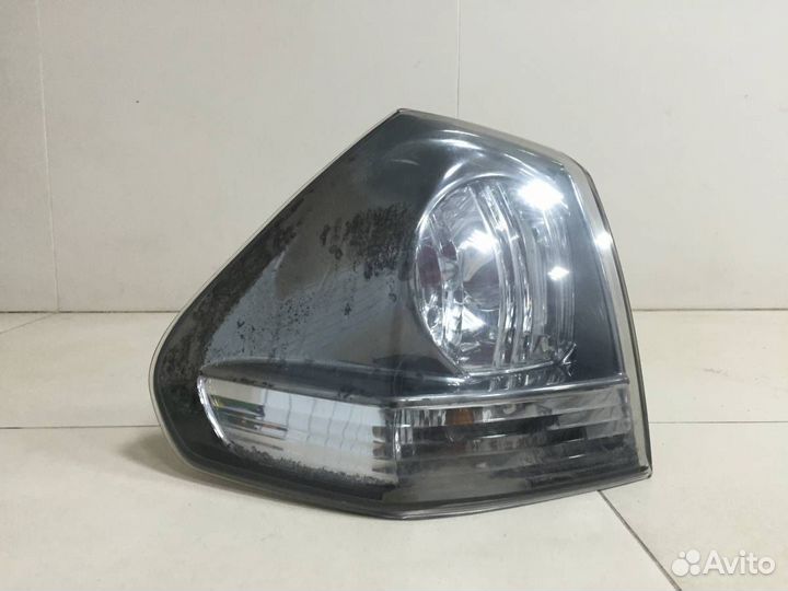 Фонарь задний наружный левый Lexus RX 300/330/350