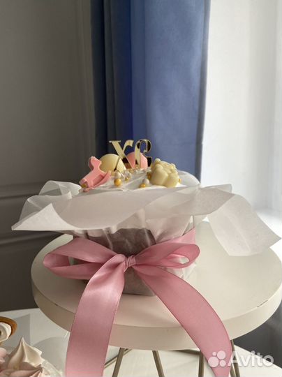 Кулич с шоколадным ганашом и клюквой