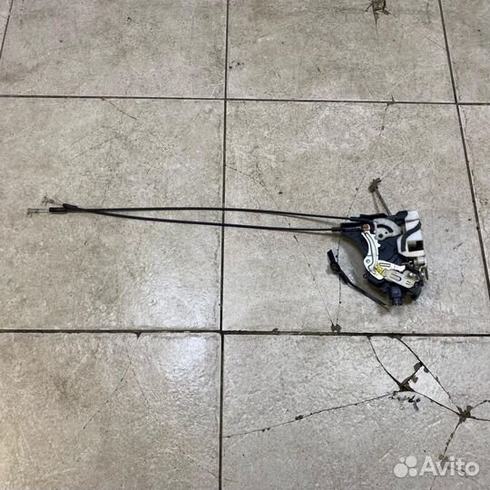 Замок двери задней правой Mitsubishi Outlander XL