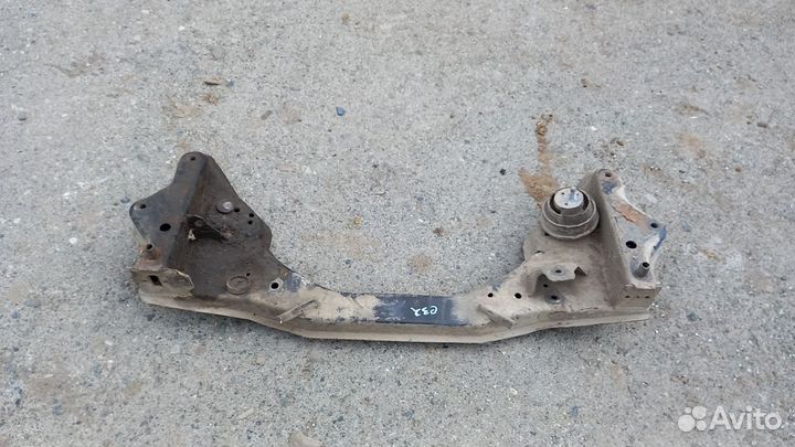 Подрамник передний BMW E32