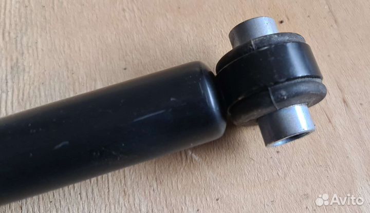 Амортизатор передней двери Mercedes W221