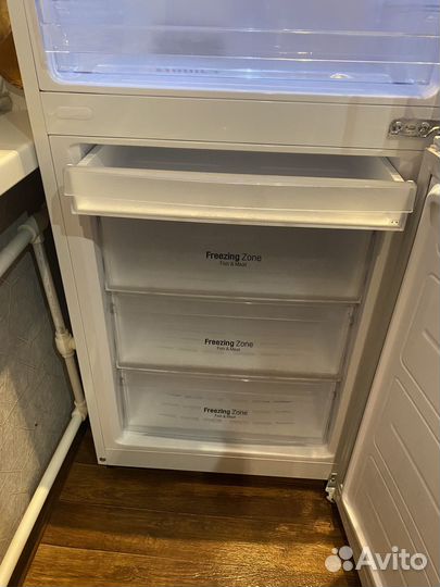 Продам Холодильник LG