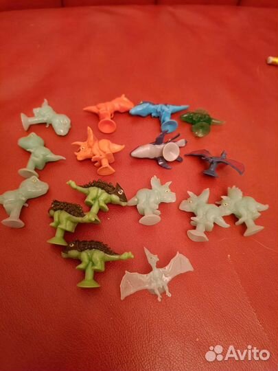 Большая коробка киндер сюрприза, фигурки
