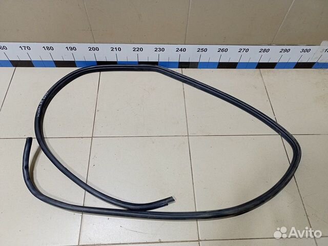 Уплотнитель (внутри) RAV 4 2013