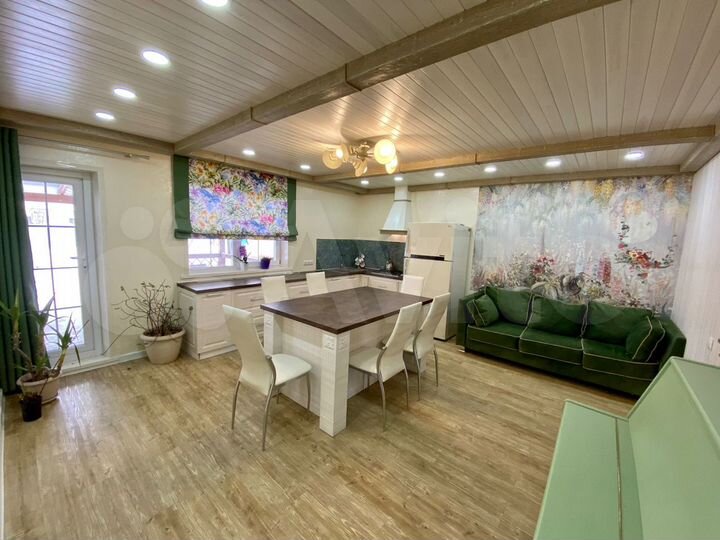 Коттедж 230 м² на участке 11,5 сот.