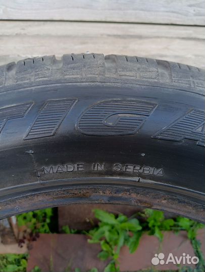 Sentinel UN99 215/55 R16 70B