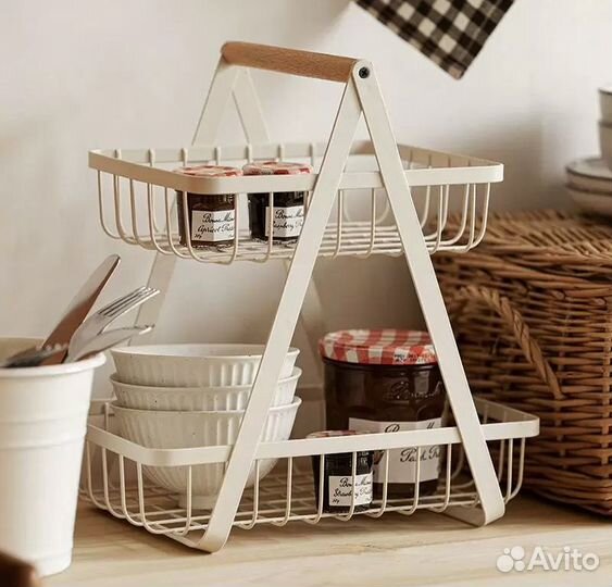 Корзина фруктов белая