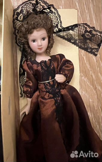 Комплект коллекционных фарфоровых кукол