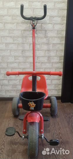 Детский трехколесный велосипед с ручкой