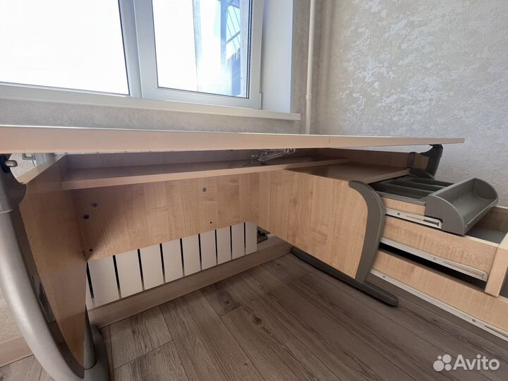 Стол школьника, парта