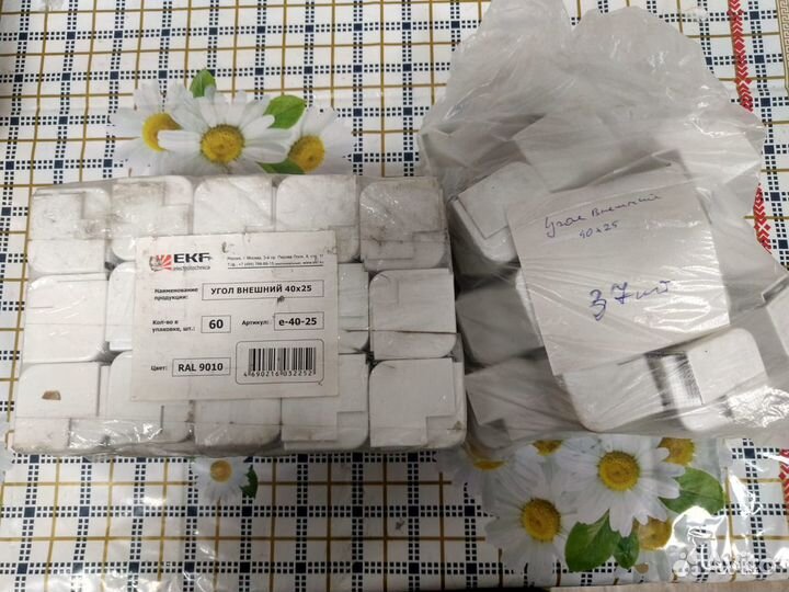 Угол внешний белый 40х25 Новый
