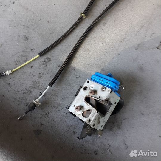 Замок задний двери левый правый Ауди А4Б5