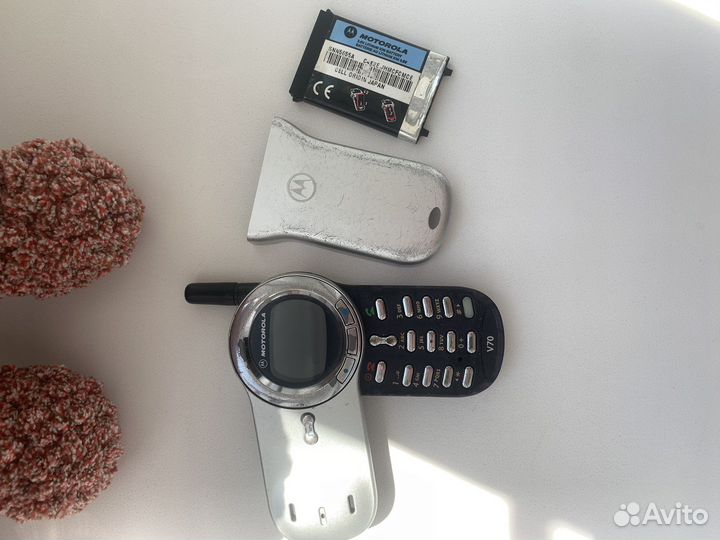 Motorola V70