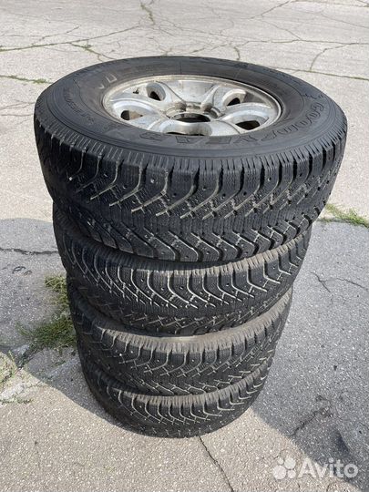 Goodyear UltraGrip 500 265/70 R16 65B