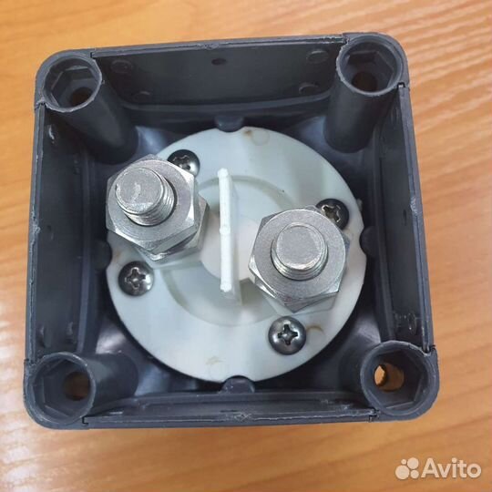 Выключатель аккумулятора для лебедки