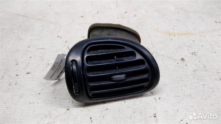 Дефлектор торпедо левый Peugeot 206