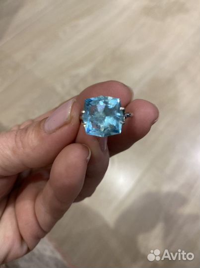 Серебряное кольцо с голубым топазом