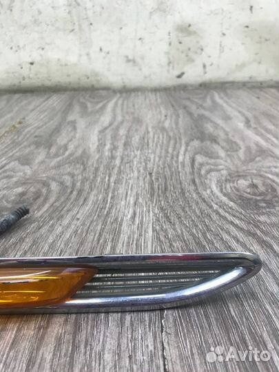 Повторитель поворота передний правый Ford Mondeo