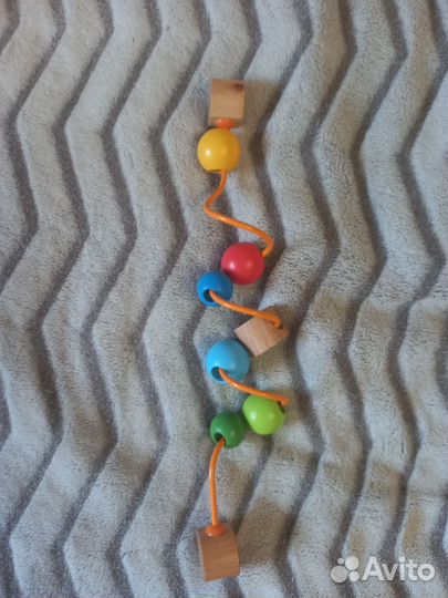 Развивающие игрушки для малышей. Бизиборд