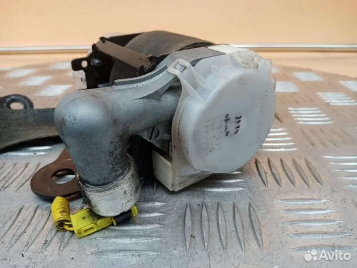 Ремень безопасности с пиропатроном Toyota Camry