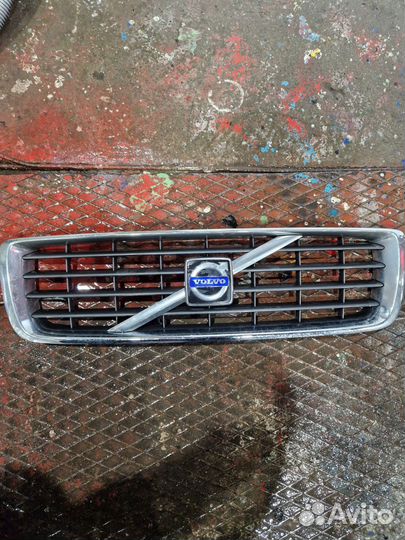 Решетка радиатора Volvo s80